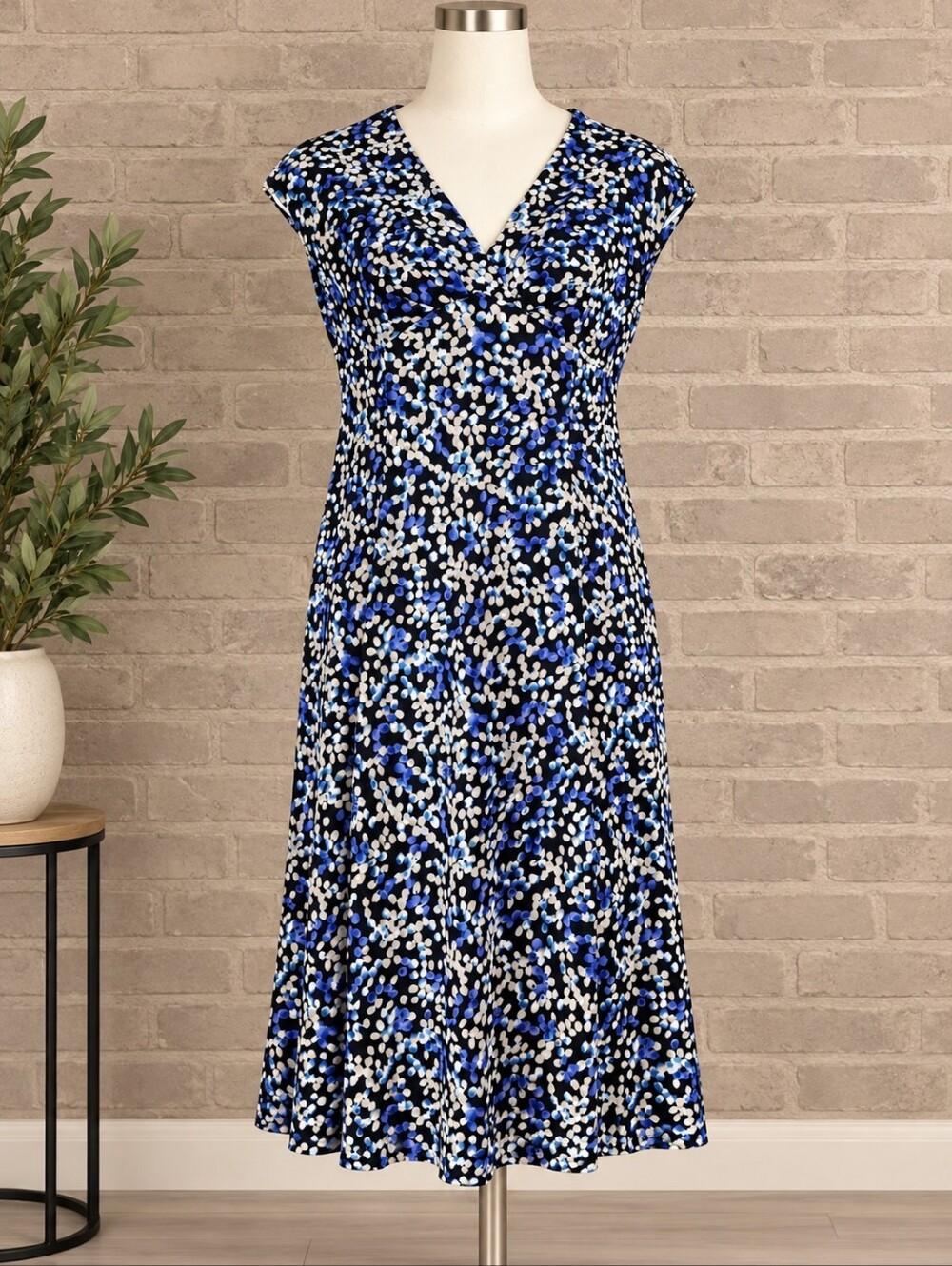 Ralph Lauren Chaps Fit & Flair Blue Floral Petals V Neck Dress Sz. S/P (EUC)